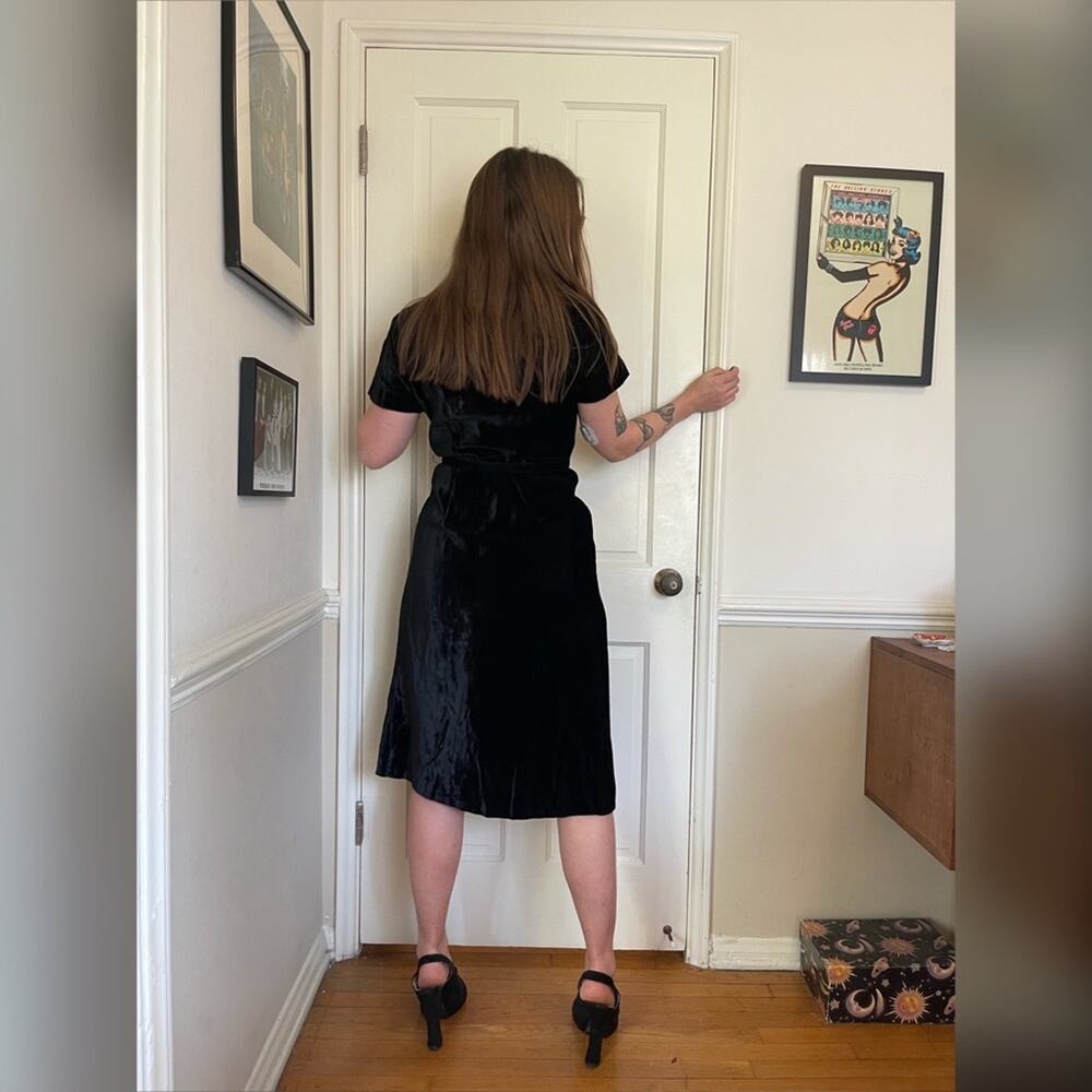 40s Vintage Black Silk Velvet Shirt Dress - Picture 4 of 10